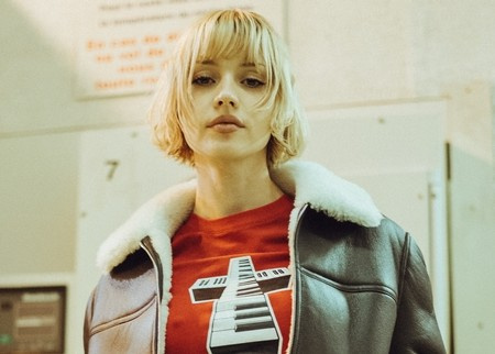 Angèle : le clip événement "What You Want"