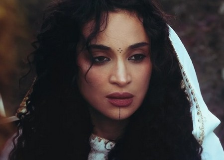 Camélia Jordana revient avec "Que ma peau"