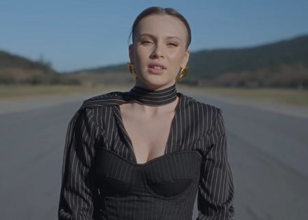 Carla pas nommée aux NRJ Music Awards, elle s'explique !