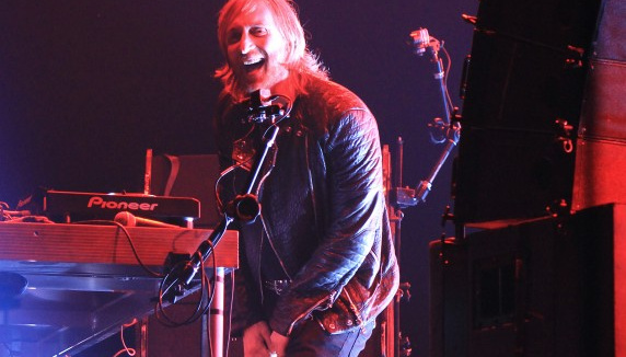 David Guetta transforme Bercy en dancefloor