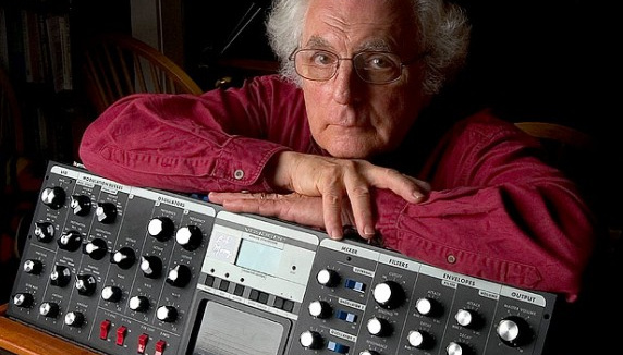 Google rend hommage à Robert Moog en musique