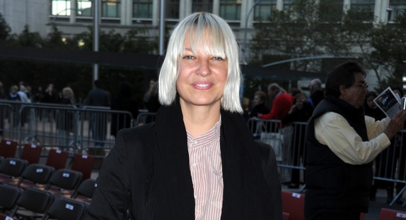 Sia interprète "Titanium" en live acoustique
