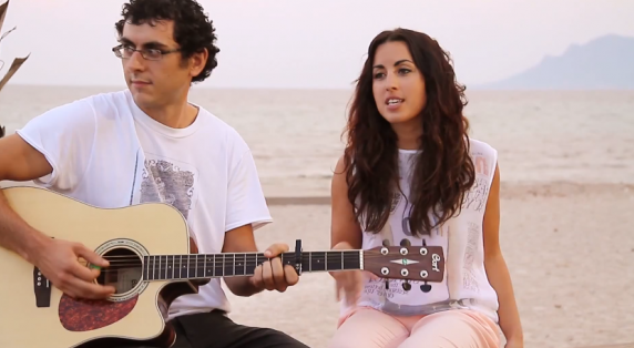 Maude : une version acoustique de "Love..."