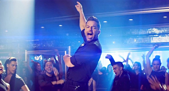 Ricky Martin en boîte pour "Come With Me"