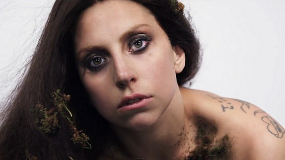 Lady Gaga dévoile à présent le film "ARTPOP"