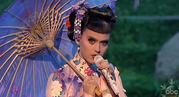AMA's : Katy Perry accusée de racisme