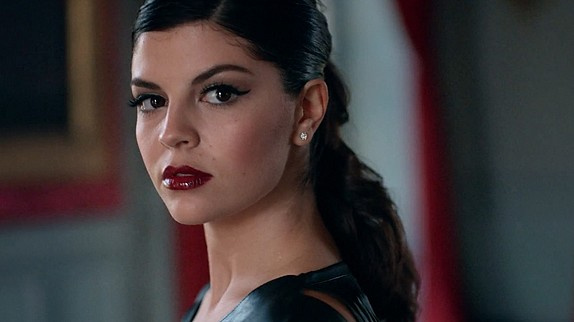 Découvrez le nouveau clip de Nikki Yanofsky !