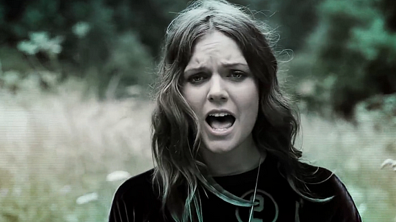 Tove Lo s'épanche dans le clip "Over"