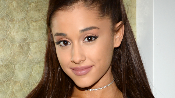 Ariana Grande annonce l'arrivée de "Moonlight"
