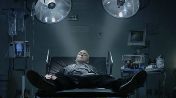 Eminem indestructible  dans "Phenomenal"