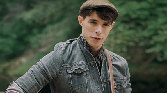 Lilian Renaud dévoile le clip "Promis juré"