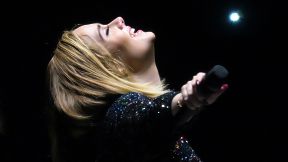 États-Unis : Adele franchit les 10 millions !