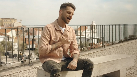 Keen'V revient avec le single "Elle a" : le clip