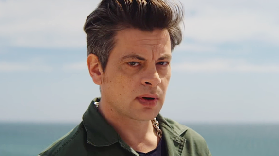 Benjamin Biolay au bord de l'eau pour "Volver"