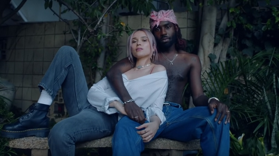 Lolo Zouaï et Blood Orange sur "Jade"