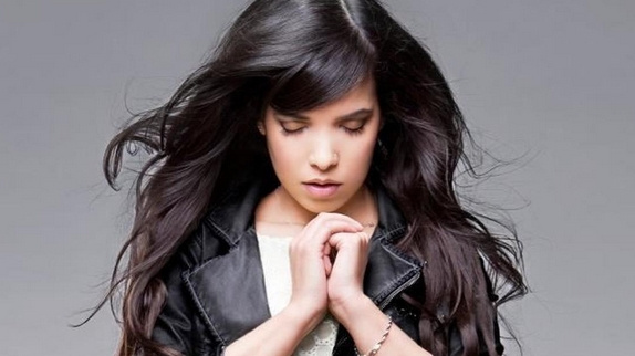 Indila de retour avec "Parle à ta tête"
