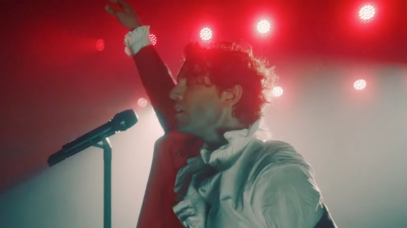 Mika dévoile le clip live de "Dear Jealousy"