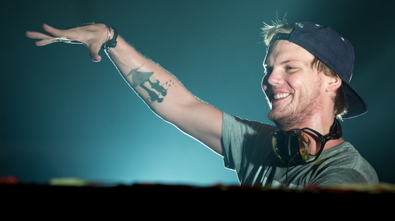 Avicii : une nouvelle version de "Fades Away"