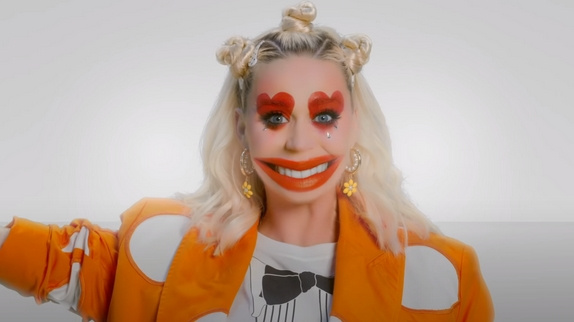 Katy Perry : une performance pour "Smile"