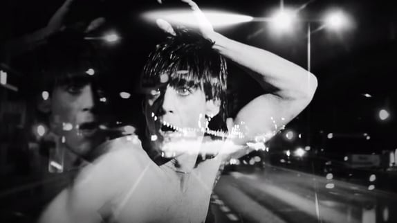 Enfin un clip pour "The Passenger" d'Iggy Pop