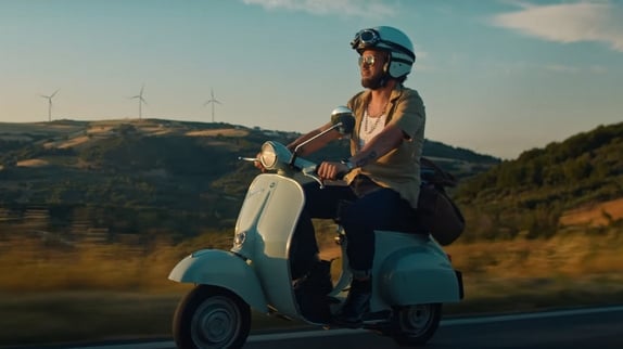 Claudio Capéo en Italie pour "C'est une chanson"