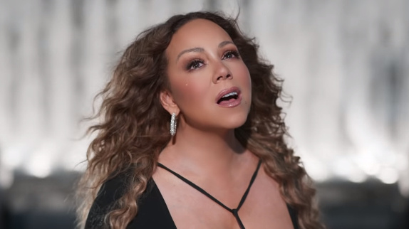 Mariah Carey célèbre les femmes avec "Save..."