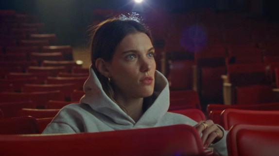 Charlotte Cardin cherche son "Daddy"