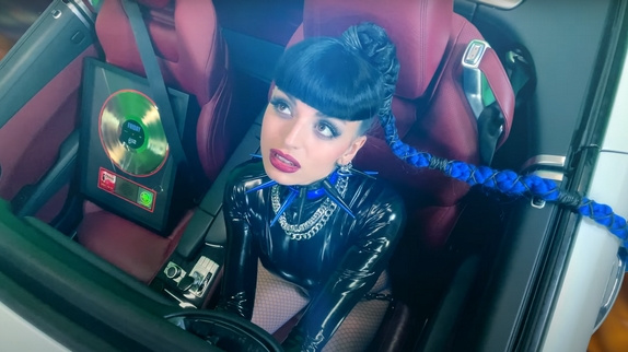 Rebecca Black : une nouvelle version de "Friday"