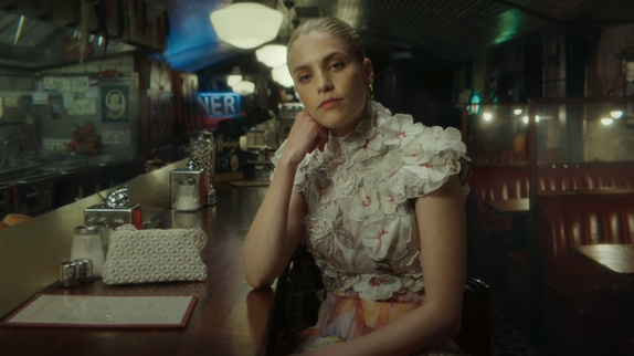 London Grammar en plein diner dans son clip