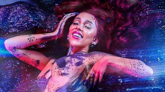 Doja Cat cartonne avec "Woman"