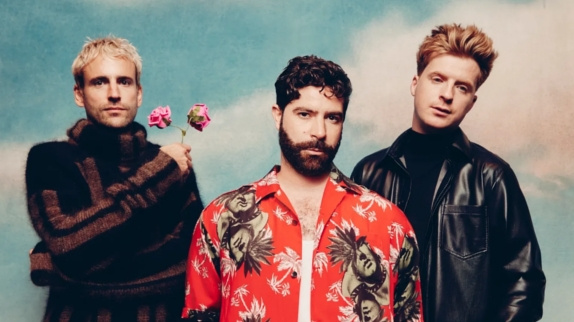 Foals enchaîne avec "Looking High"