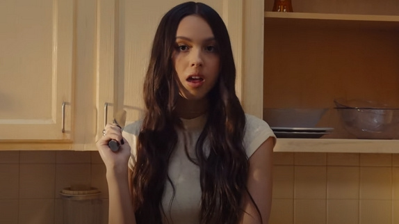 Olivia Rodrigo : le clip "Get Him Back"