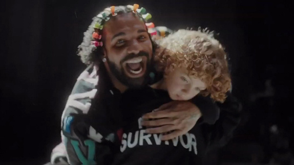 Le fils de Drake vient de sortir son premier titre !