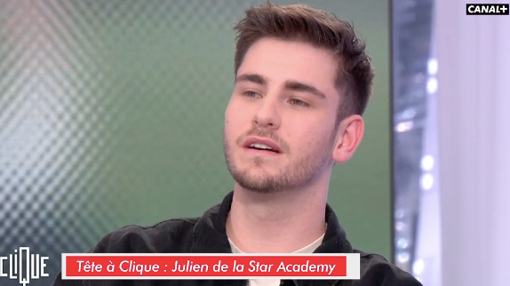 Julien (Star Ac) chante son single à la télévision