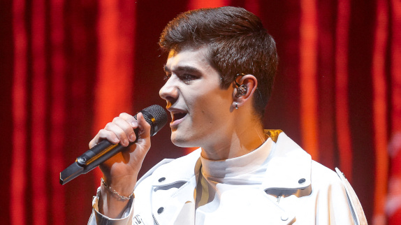 Axel : bientôt un duo avec un célèbre chanteur ?