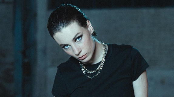 Adé de retour avec le clip "More Love"