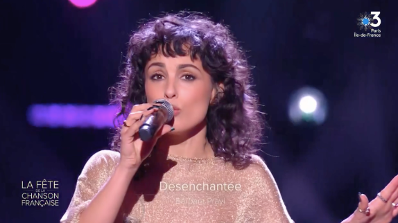 Barbara Pravi reprend "Désenchantée" en live