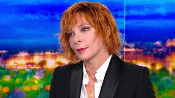 Mylène Farmer alerte contre les dangers de l'IA