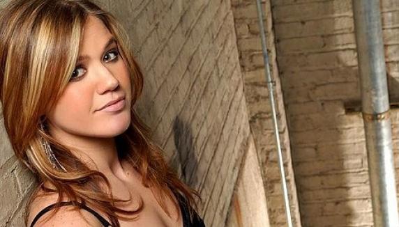 Kelly Clarkson : "Let Me Down" le nouveau single