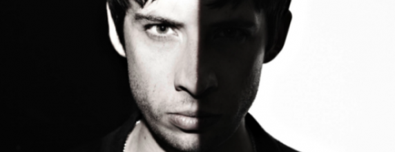 Example revient avec de nouveaux baisers