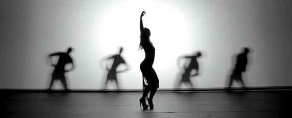 Lorie : pop sirupeuse ou provoc dance ?