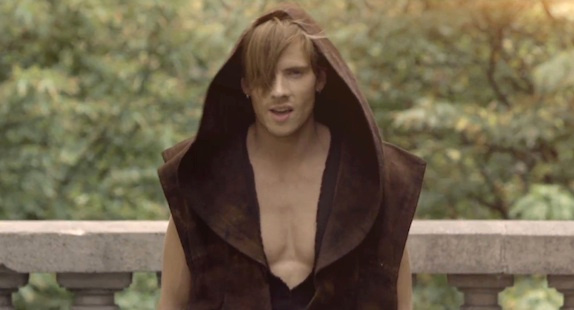 Découvrez le premier clip de "Robin des bois"