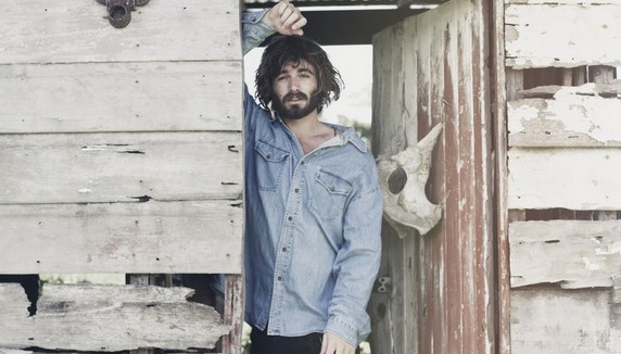 Angus Stone : nouveau single "Wooden Chair"