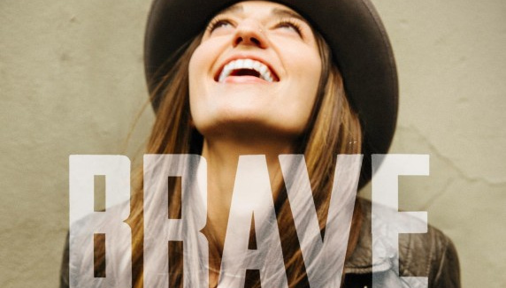 Sara Bareilles revient avec le single "Brave"