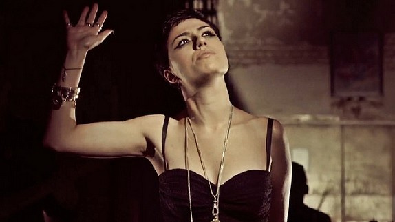 Gabriella Cilmi tente un retour avec "The Sting"