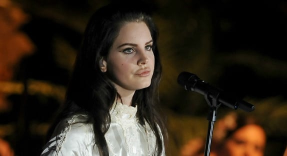 Lana Del Rey explique la fuite de ses titres