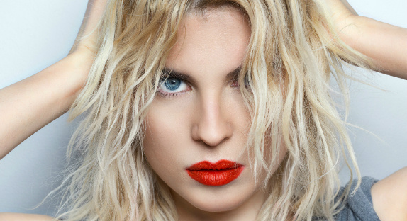 Hollysiz : "Ma famille n'est pas pote avec mon label !"