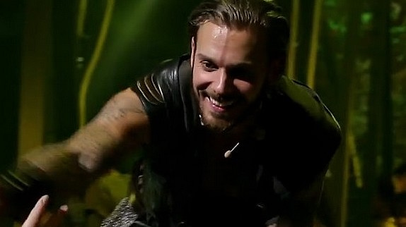M Pokora dans le clip "J'attendais" !