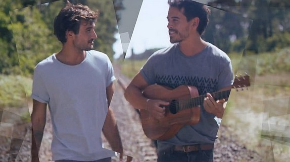 Frero Delavega dévoile le clip "Mon petit pays"