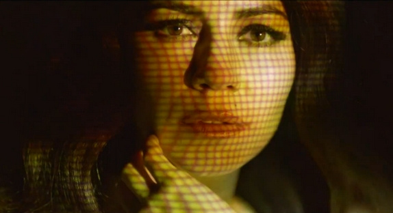 Marina and the Diamonds touche dans "Immortal"